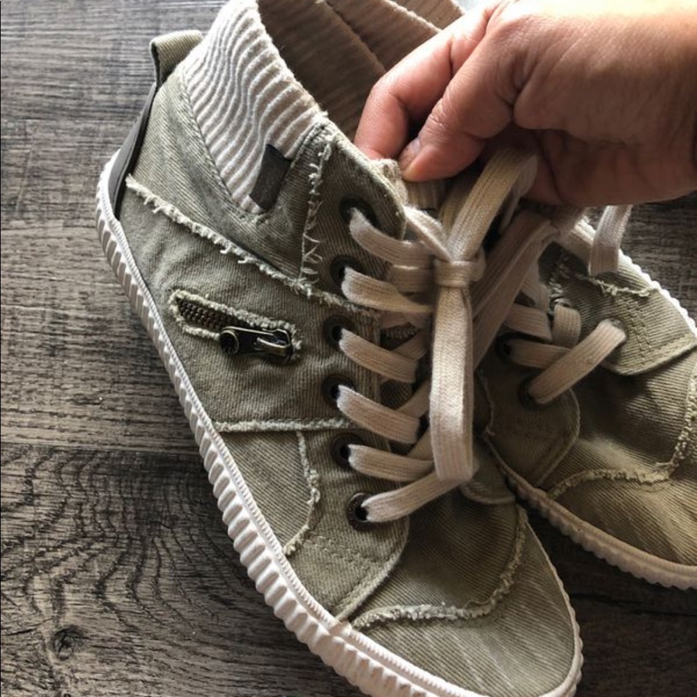 Hightop sneakers